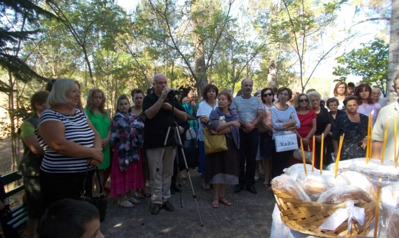 9/8/2014 Εθελοντική δράση για την φροντίδα και την περιποίηση του ιερού ναού του παλιού Αγίου Κοσμά εν όψει της Θείας Λειτουργίας